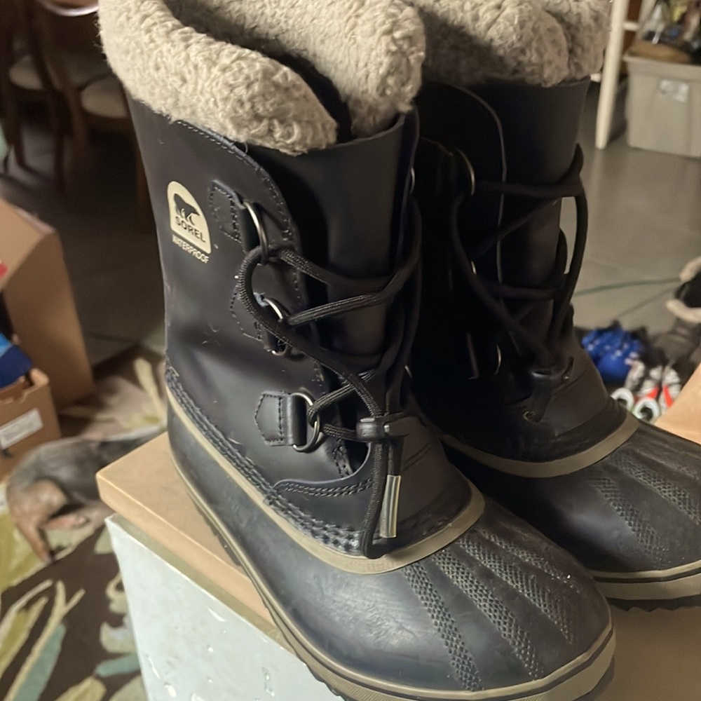 Sorel waterproof kids boots sz 3